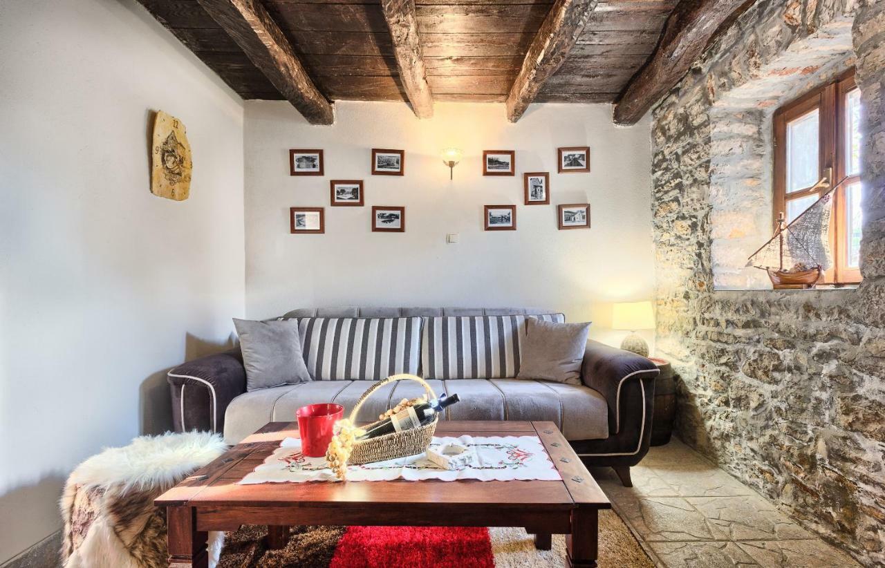 منزل الضيف Biorine  في Dalmatia Stone House - Heated Pool المظهر الخارجي الصورة